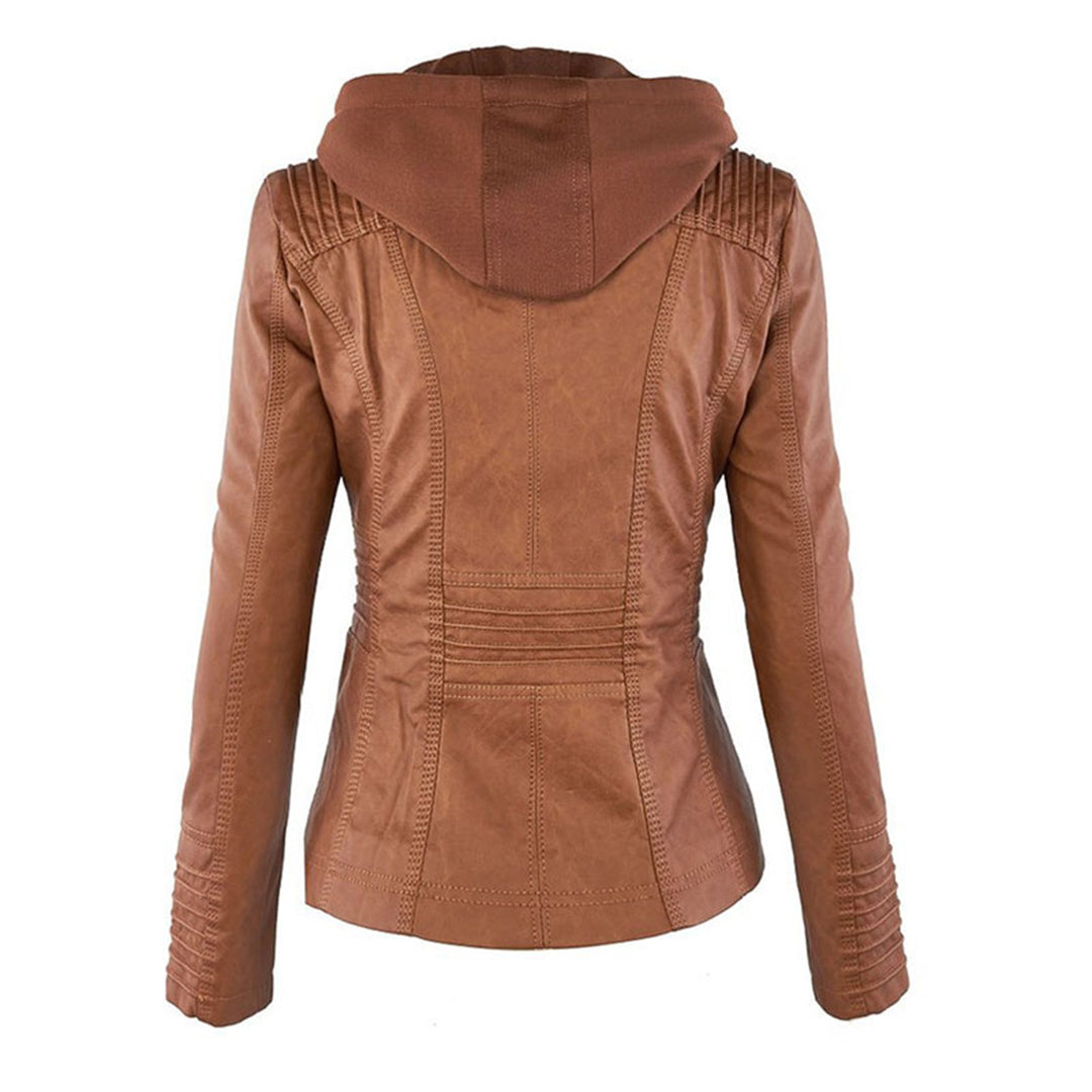 Veste élégante et structurée Monica en kaki pour femmes, par Danoir Paris, portée sur un mannequin dans une image de mode féminine.