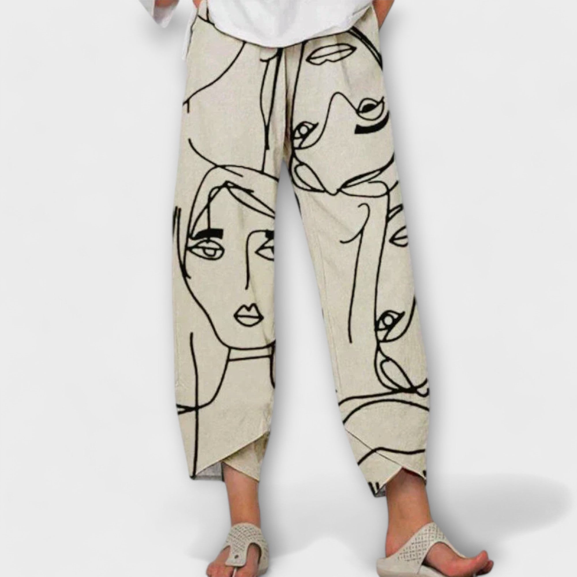 Pantalon en lin élégant Nahia pour femmes de Danoir Paris, coupe fluide et tissu léger visible sur l'image.
