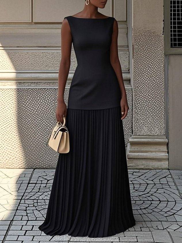 Robe longue plissée Serena™ de Danoir Paris, robe maxi élégante avec détails plissés, portée en tissu fluide et léger.
