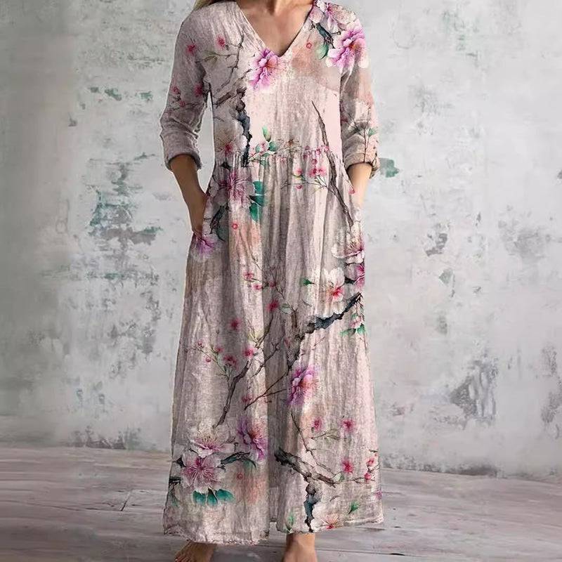 Robe d'été florale Caroline™ de Danoir Paris, tissu léger et motif floral coloré, portée par un mannequin.