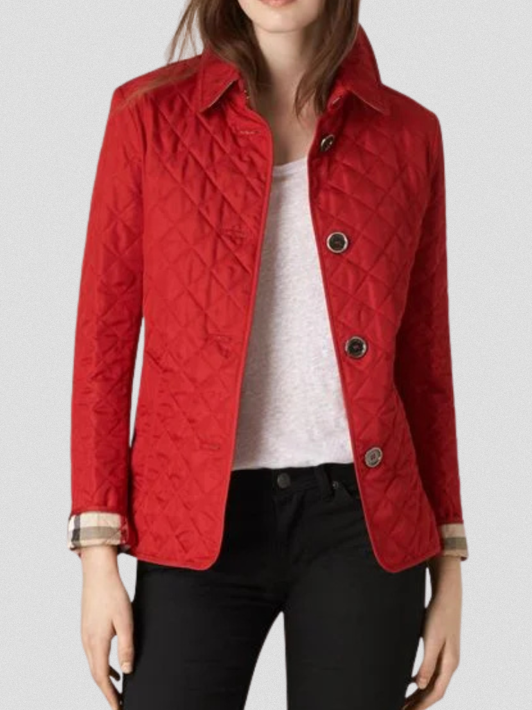 Veste d'automne Jennifer de Danoir Paris, coupe élégante, tissu chaud, portée par une femme dans un environnement urbain.