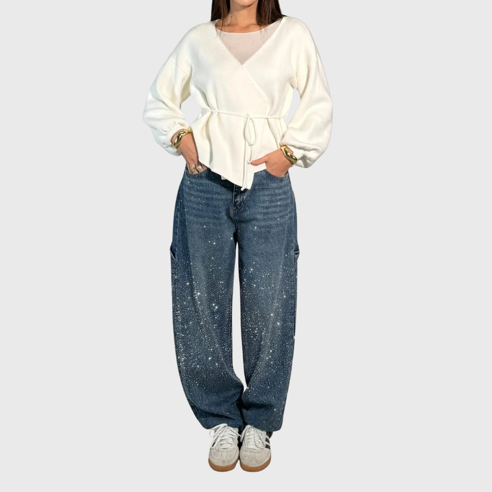 Pantalon balloon élégant Alice™ de Danoir Paris en tissu fluide, couleur neutre, porté avec style et confort.