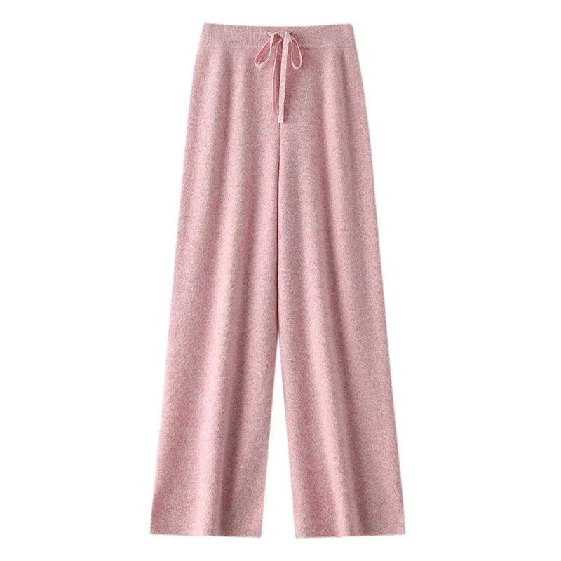 Pantalon Juliette Danoir Paris en tissu noir, coupe élégante, porté avec une ceinture, vue de face.
