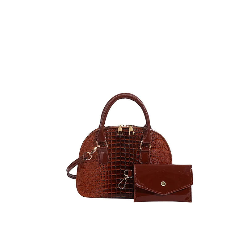 Sac Shell en cuir véritable Danoir Paris avec motif crocodile, polyvalent et élégant, visible en détail dans l'image.