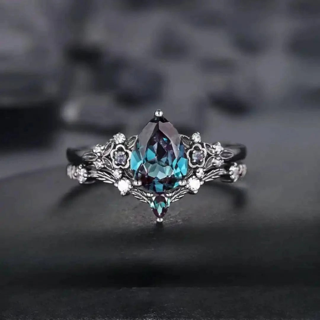 Ensemble de bagues Danoir Paris en acier noir avec zirconia bleu foncé, élégantes et brillantes pour un look sophistiqué.
