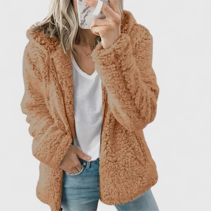 Veste confortable Danoir Paris Hylenyahh en tissu doux, vue de face avec col et manches longues.