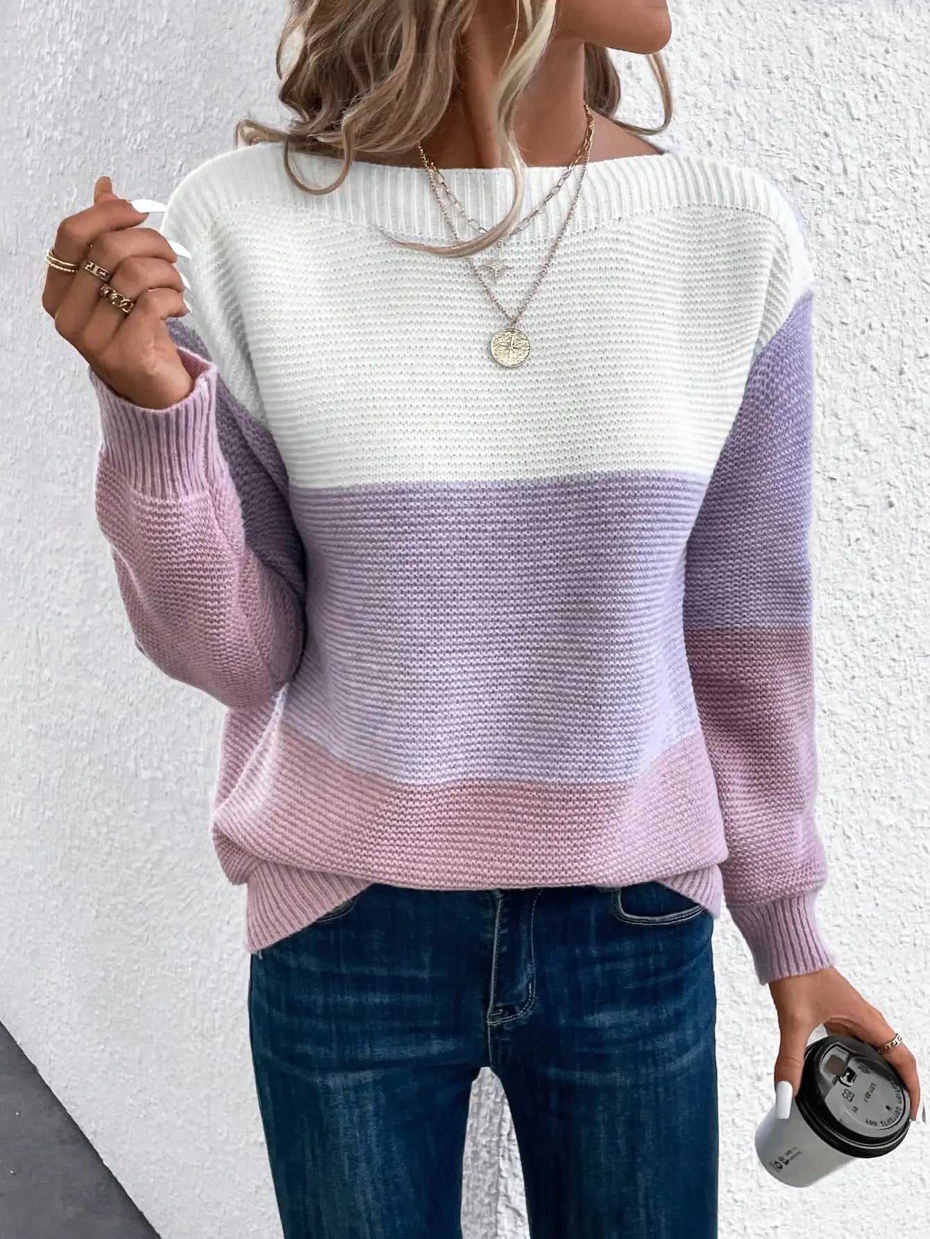 Pull ombré Danoir Paris Grace, vêtement chaud et accueillant avec dégradé de couleurs, porté en gros plan.