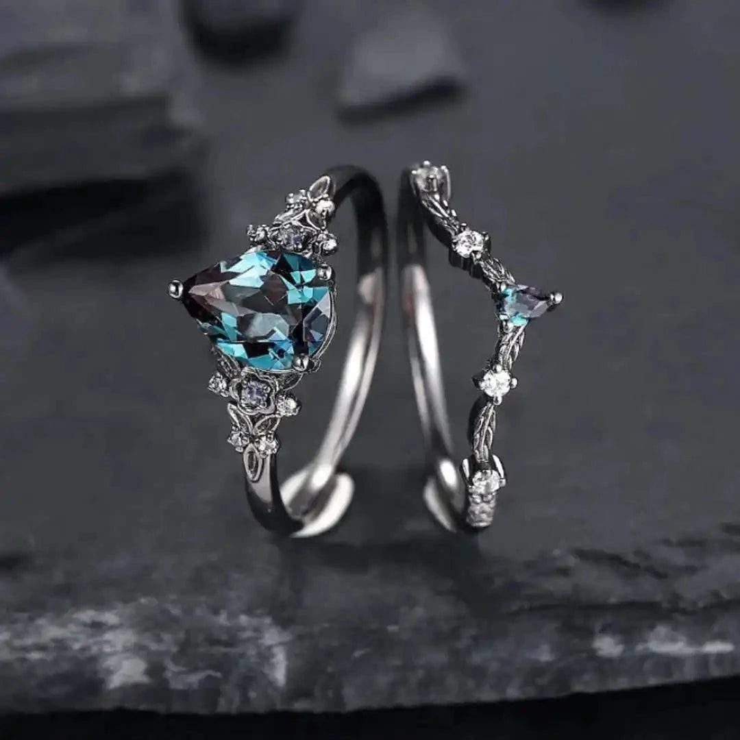 Ensemble de bagues Danoir Paris en acier noir avec zirconium saphir, brillant et élégant, visible sur l'image.