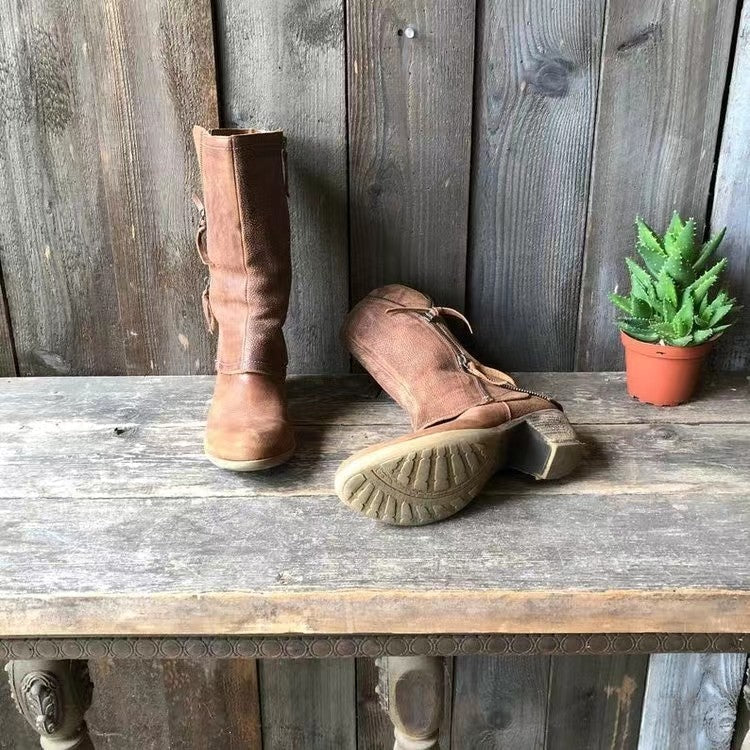 Bottes en cuir d'automne Amparo de Danoir Paris, chaussures élégantes pour la saison automnale, visibles avec des détails en cuir.