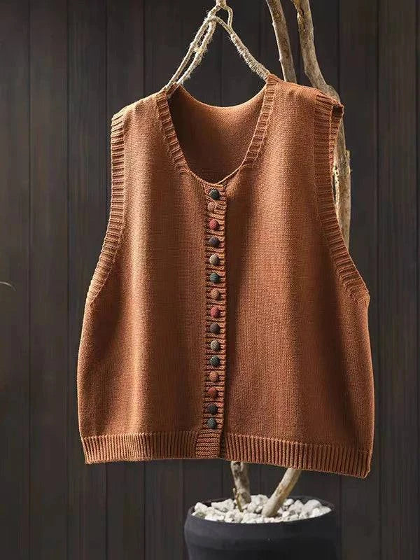 Cardigan chic quotidien Sadie de Danoir Paris, en tissu doux, couleur neutre, porté sur un mannequin avec un fond clair.