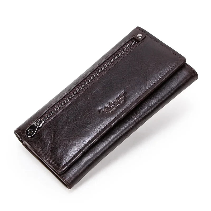 Portefeuille pour femmes en cuir véritable Danoir Paris, élégant et pratique, avec plusieurs compartiments et fermeture sécurisée.