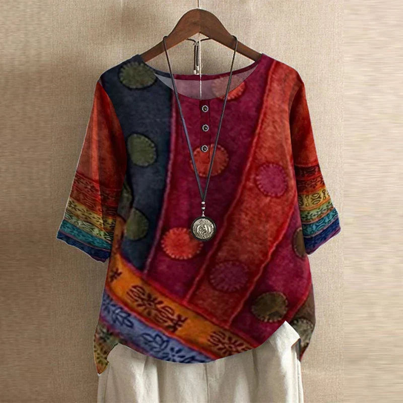 Blouse Anya™ de Danoir Paris, style rétro, en tissu léger avec col et manches longues, portée sur un mannequin.