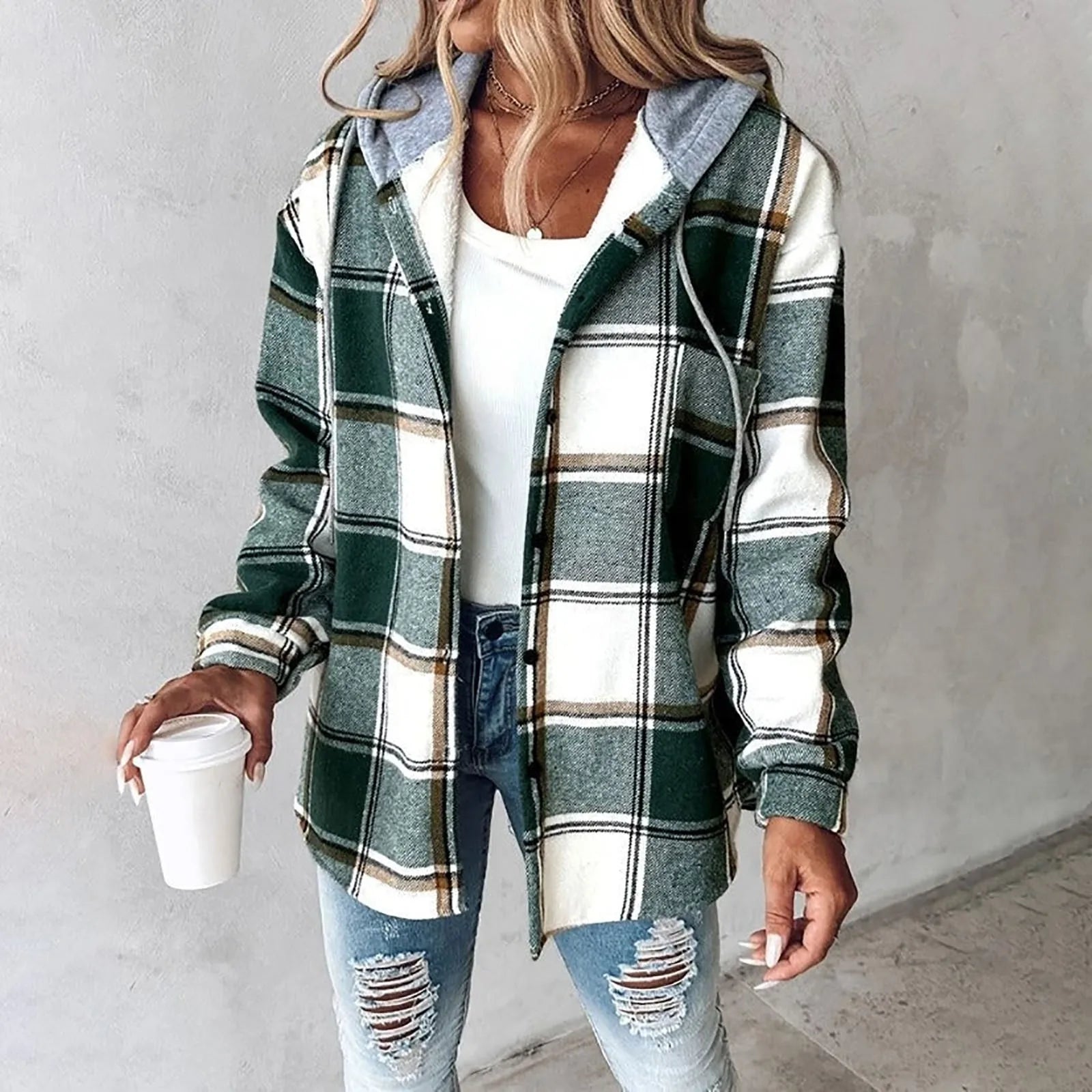 Veste d'automne MARTINA™ de Danoir Paris, en tissu chaud et élégant, portée par un mannequin.