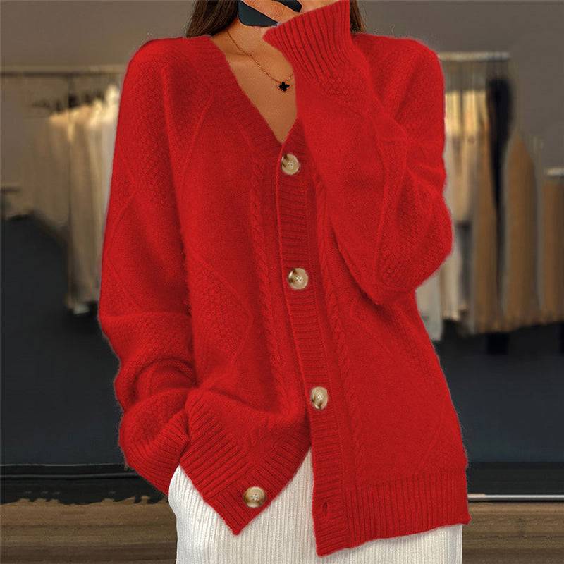Cardigan chic et confortable Danoir Paris, modèle Hensley, en tricot, porté par Sofia Amoretti.