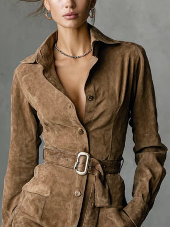 Robe midi en suédine pour femme Danoir Paris, manches longues, col à revers, élégante et confortable.