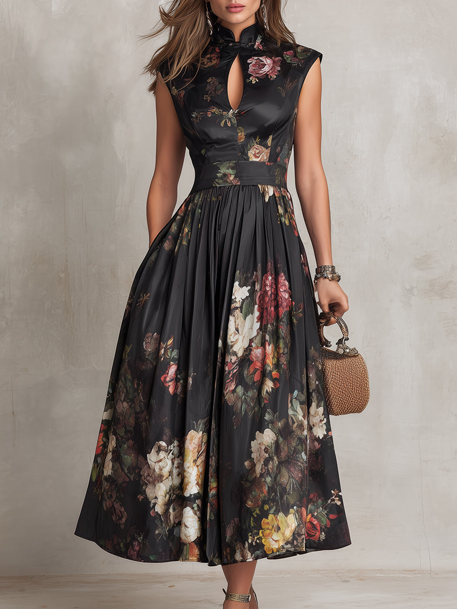 Robe mi-longue en satin plissé à col en trou de serrure noir et imprimé floral