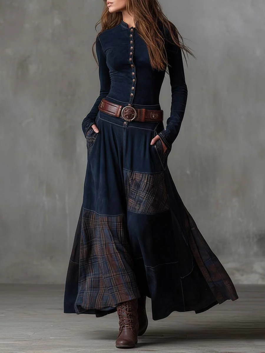 Robe maxi en suédine Élise de Danoir Paris avec ceinture, longue et élégante, portée sur un fond neutre.