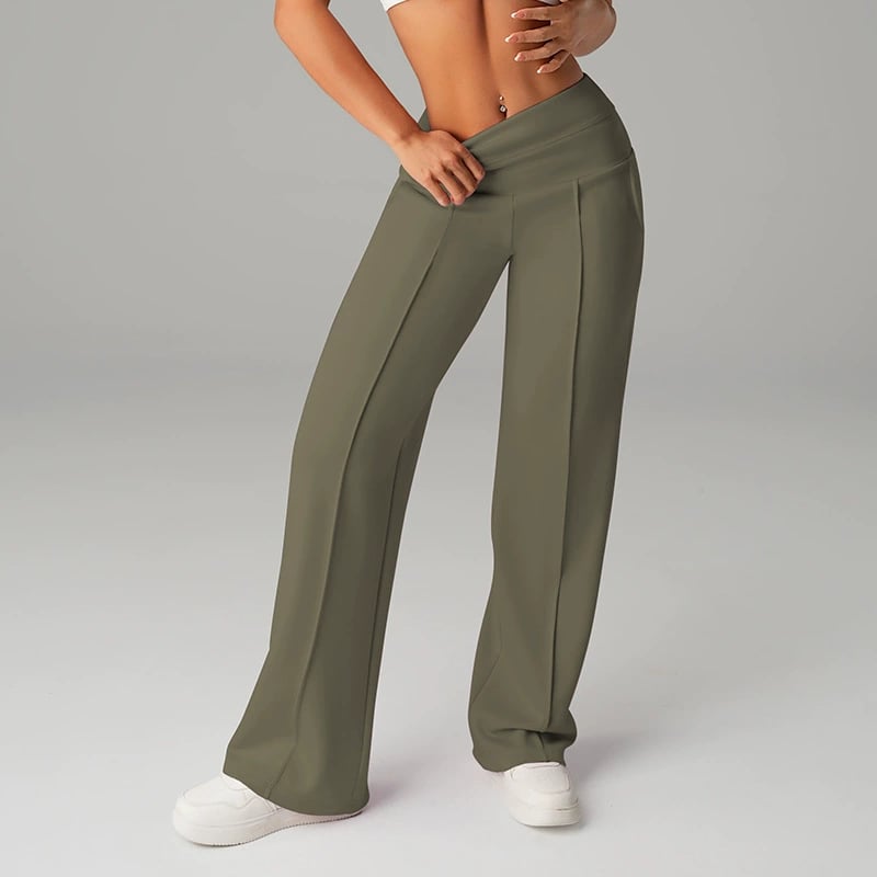 Pantalon femme à jambes larges et droites, taille haute, tissu extensible, Danoir Paris, portant le pantalon en coton noir.
