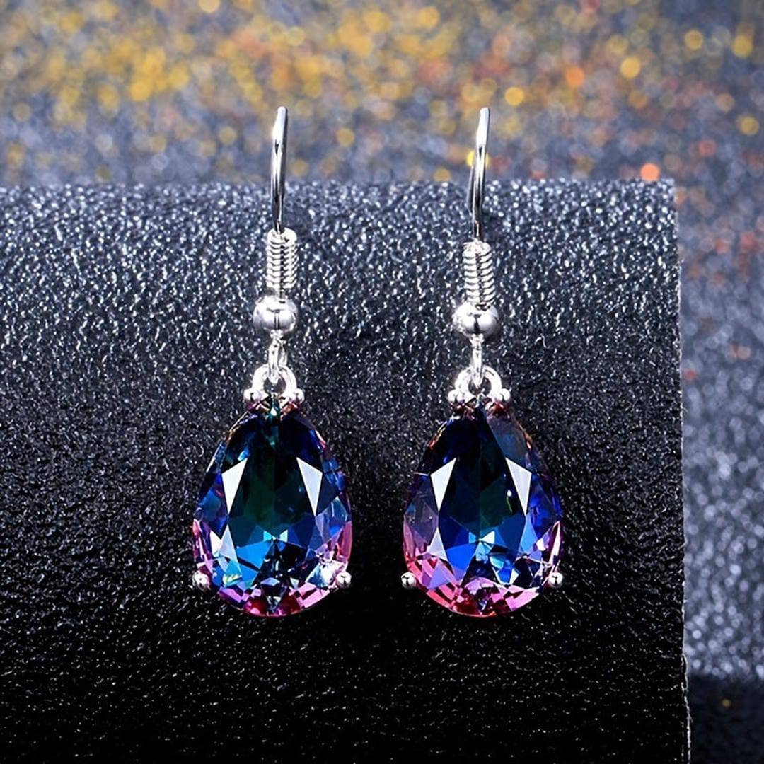 Boucles d'oreilles Danoir Paris Rainbow Sapphire élégantes avec pierres colorées et design sophistiqué.