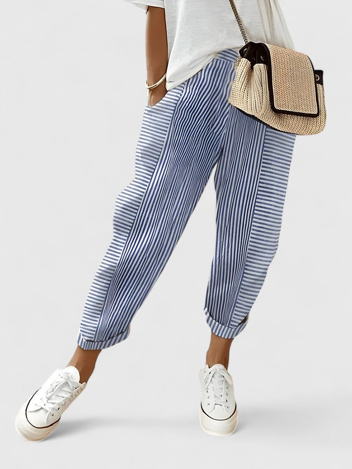 Pantalons d'été confortables pour femmes Elvira™ de Danoir Paris, pantalon bleu léger et décontracté pour femmes.