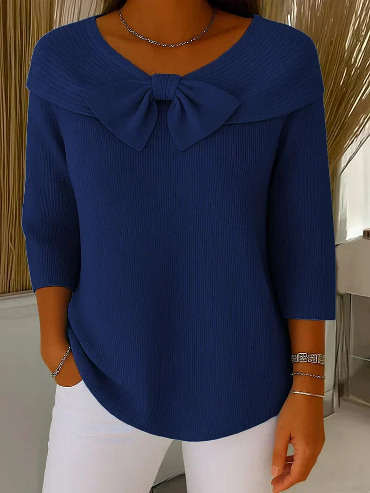 Pull élégant Neeko de Danoir Paris, en cachemire doux, porté sur un mannequin avec col en V et manches longues.
