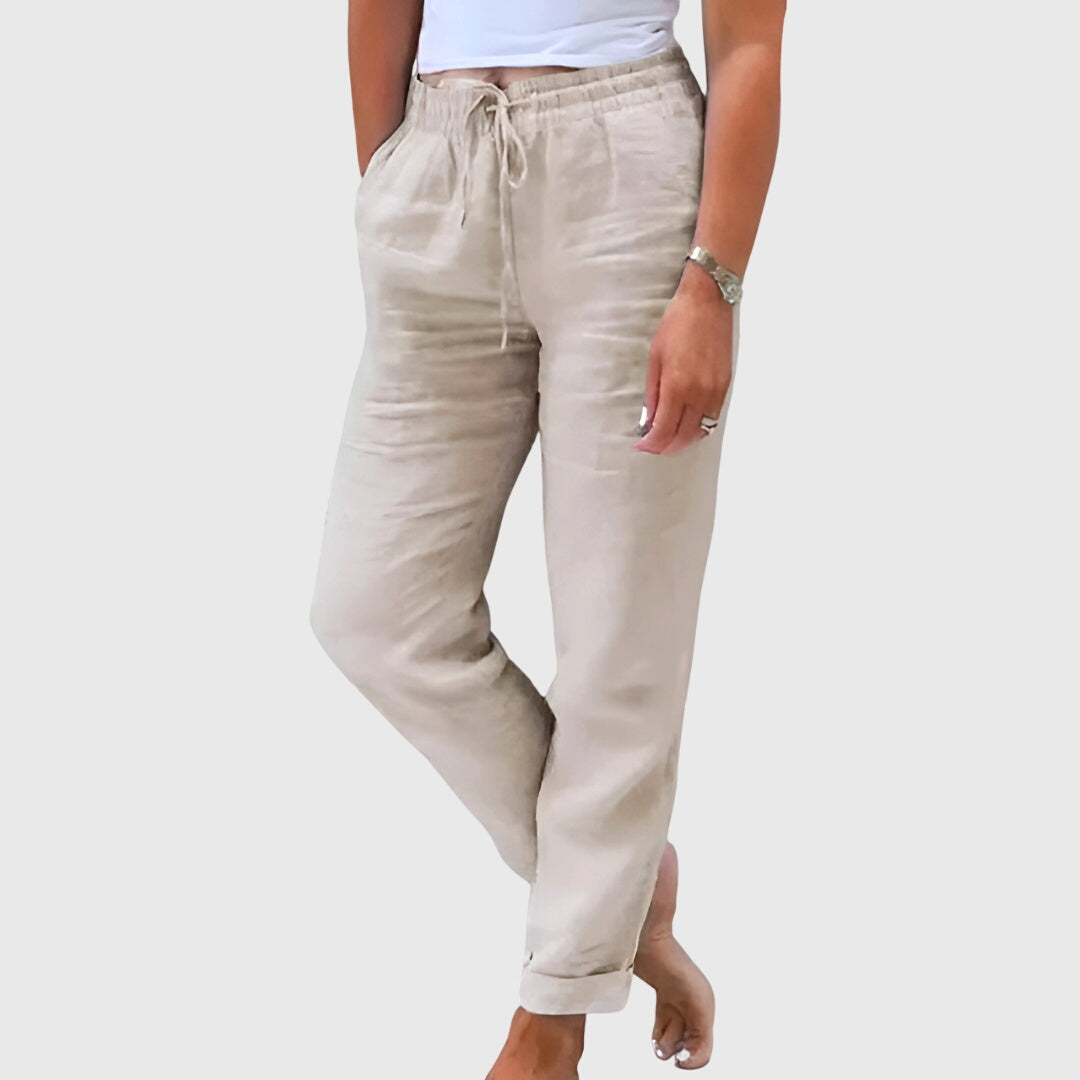 Pantalons élégants pour femmes Margaret™ de Danoir Paris, tissu fluide, coupe ajustée, style chic et moderne.