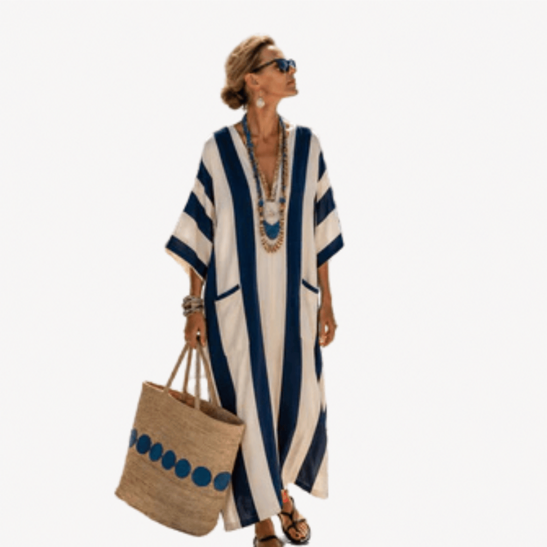 Caftán long Danoir Paris avec motifs élégants, tissu léger et fluide, porté en mode décontracté ou chic.
