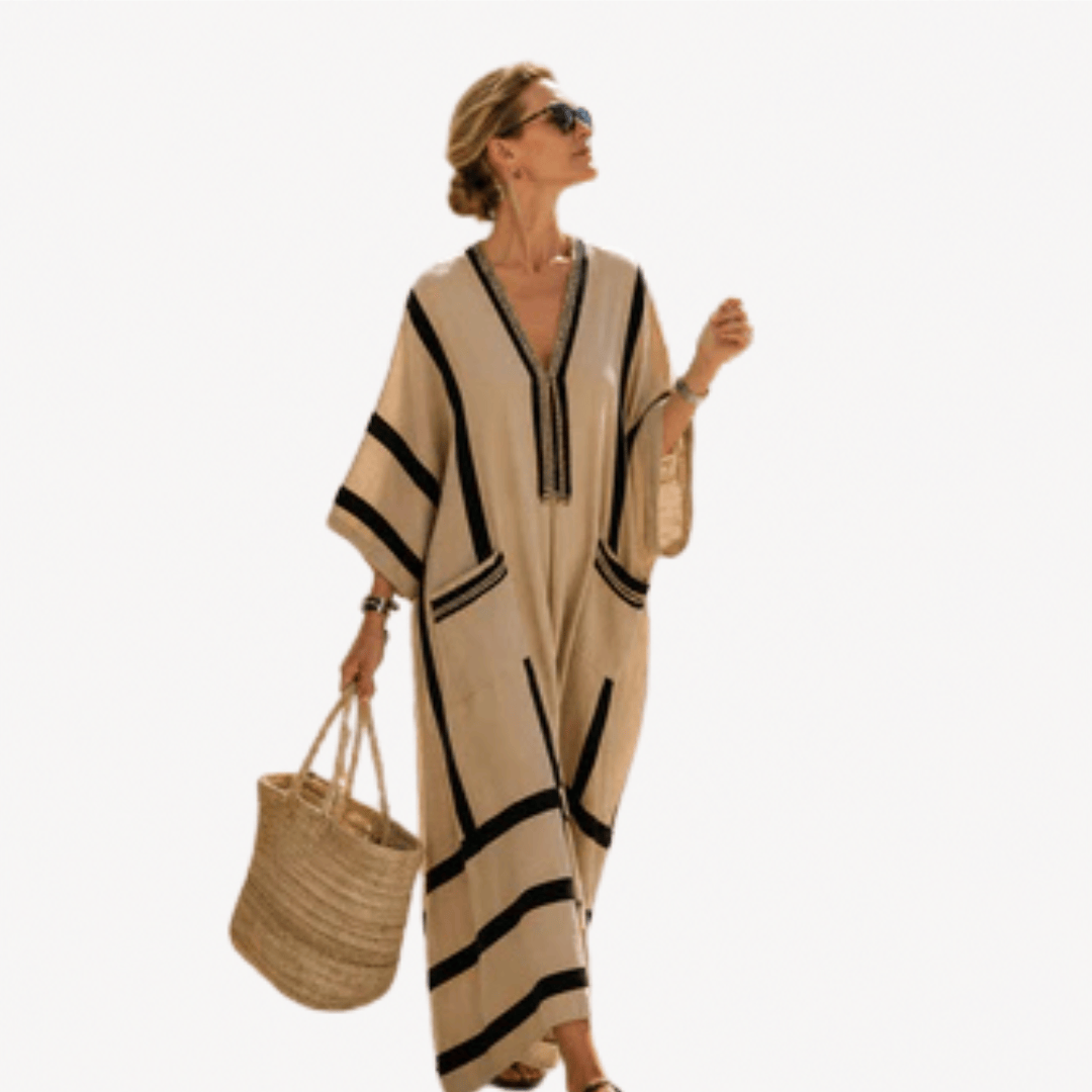 Caftán long Danoir Paris en tissu léger avec motifs floraux et décolleté en V, porté sur mannequin.
