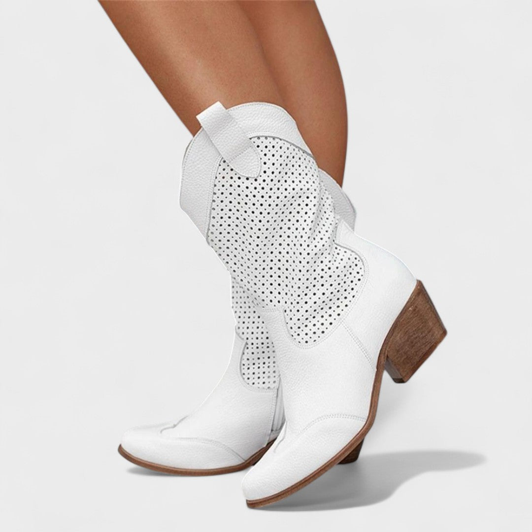 Bottes de cowboy Danoir Paris Dahlia avec empeigne perforée et talon bloc, chaussure élégante en cuir brun.