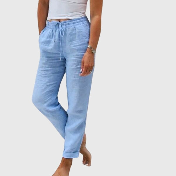 Pantalons élégants pour femmes Margaret™ de Danoir Paris, tissu fluide et coupe ajustée, vue de face sur fond neutre