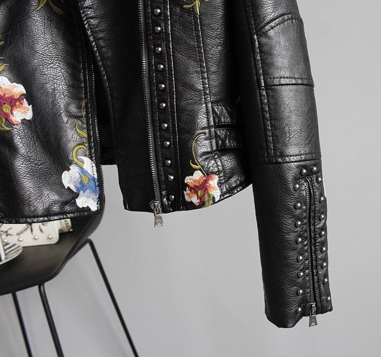 Veste fleurie rétro chic Livia de Danoir Paris, couleur blanche, avec motifs floraux, style élégant et féminin.