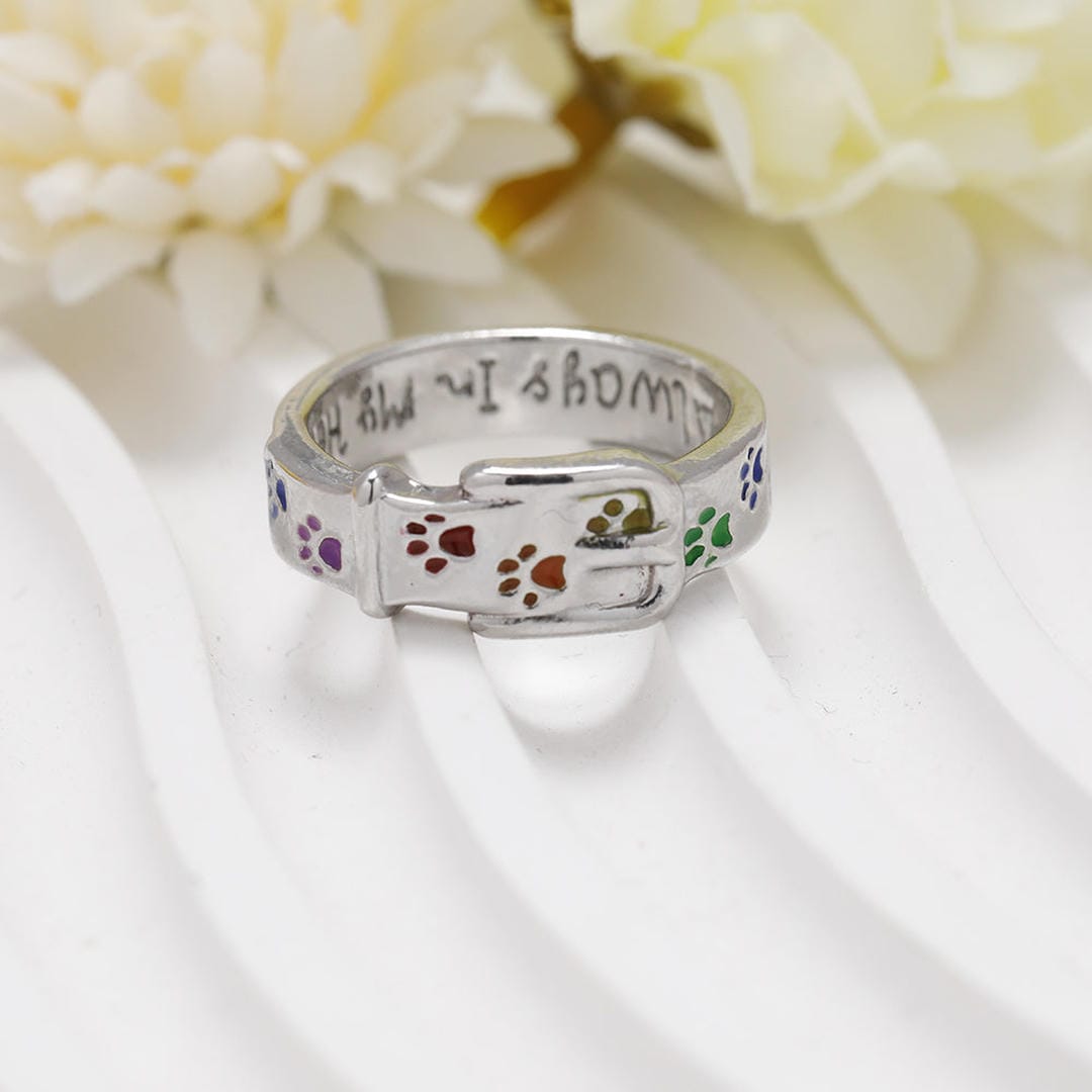 Anneau de collier pour animal "Always In My Heart" de Danoir Paris, orné d'une patte et d'un message sentimental.