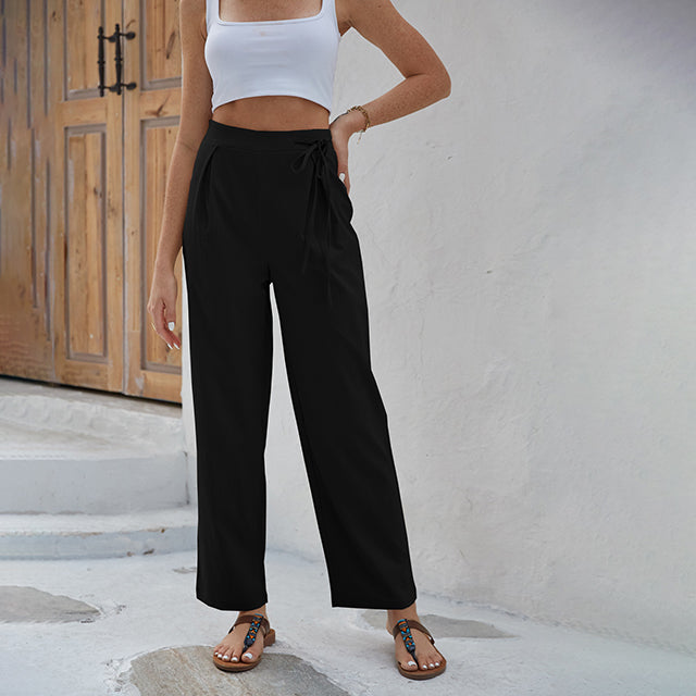Pantalon élégant Danoir Paris Sabby, coupe audacieuse, tissu fluide, port parfait pour un style sophistiqué et moderne.