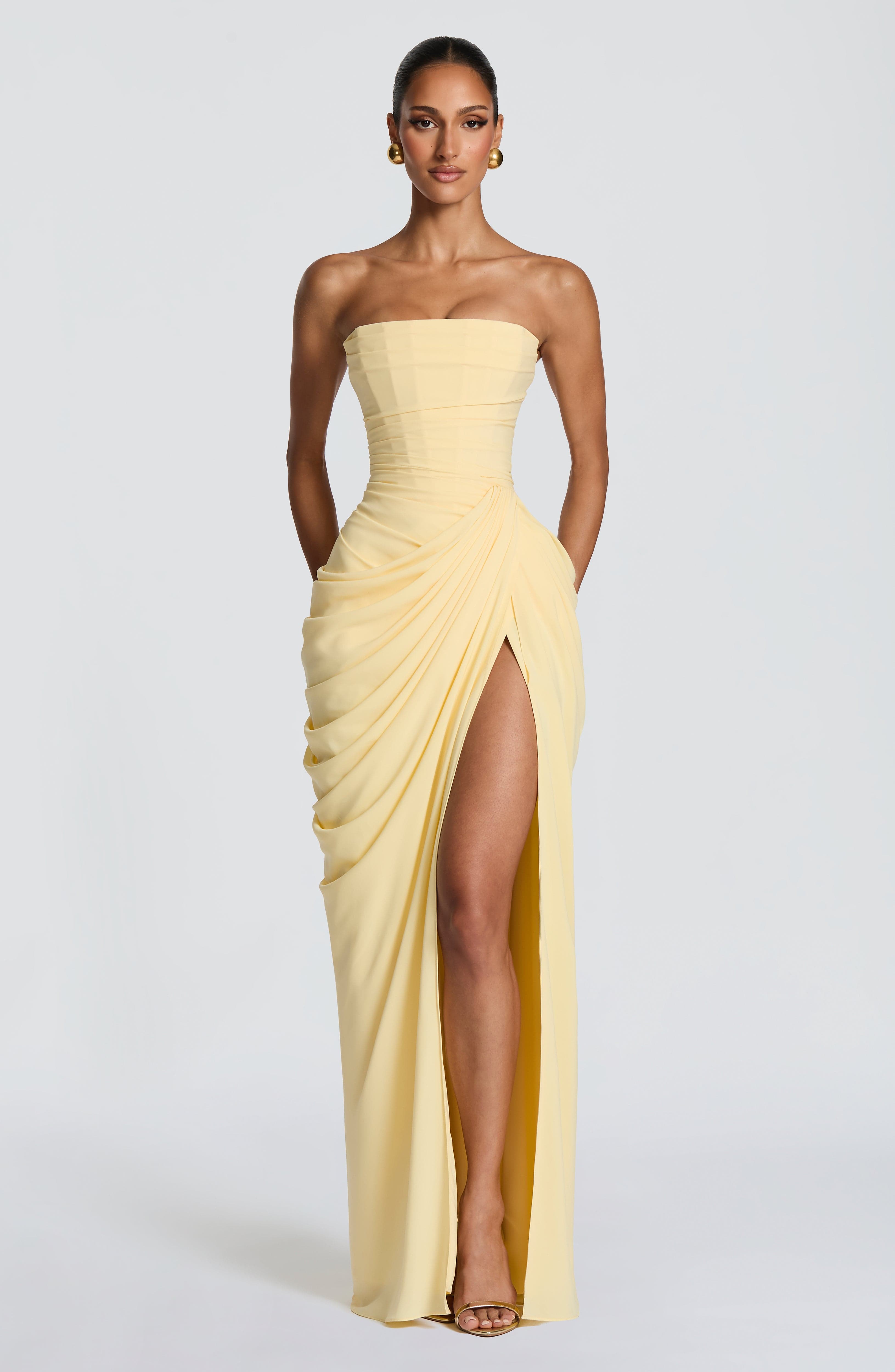 Robe longue Cyra Maxi Danoir Paris en tissu léger couleur citron, vue de face, taille XS, style élégant et tendance.