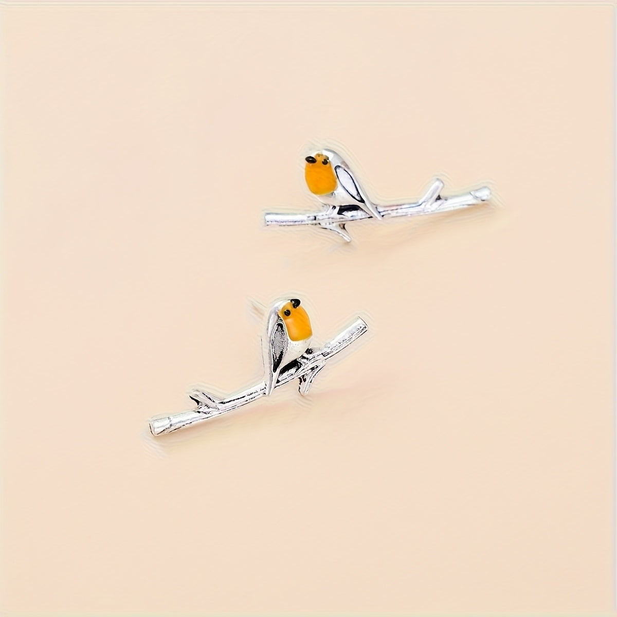 Boucles d'oreilles Danoir Paris en forme d'oiseau cartoon, design coloré et ludique, parfaites pour un style original.