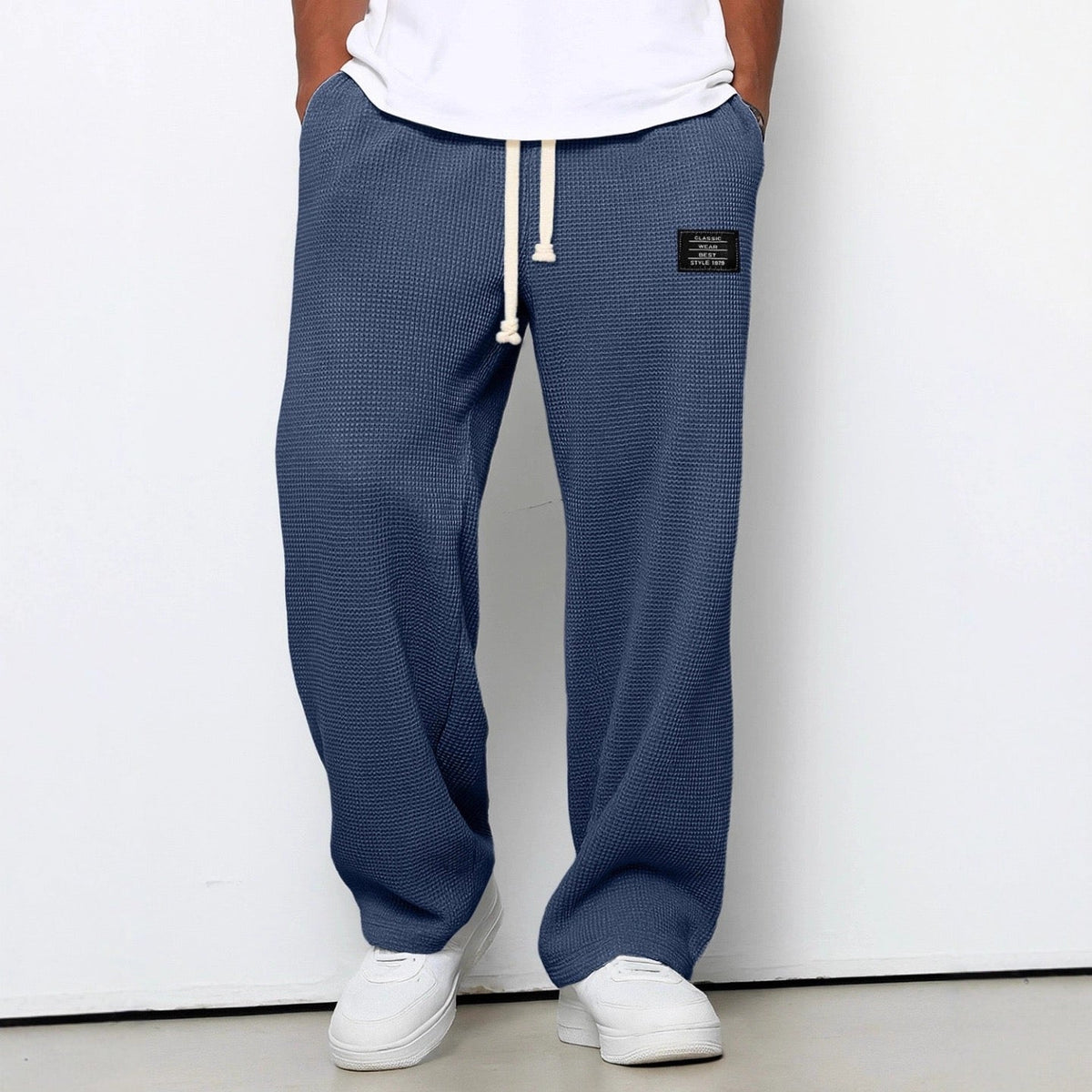 Pyjama Danoir Paris Sam Máximo Relax en coton doux avec motifs confortables, porté en mode décontracté.