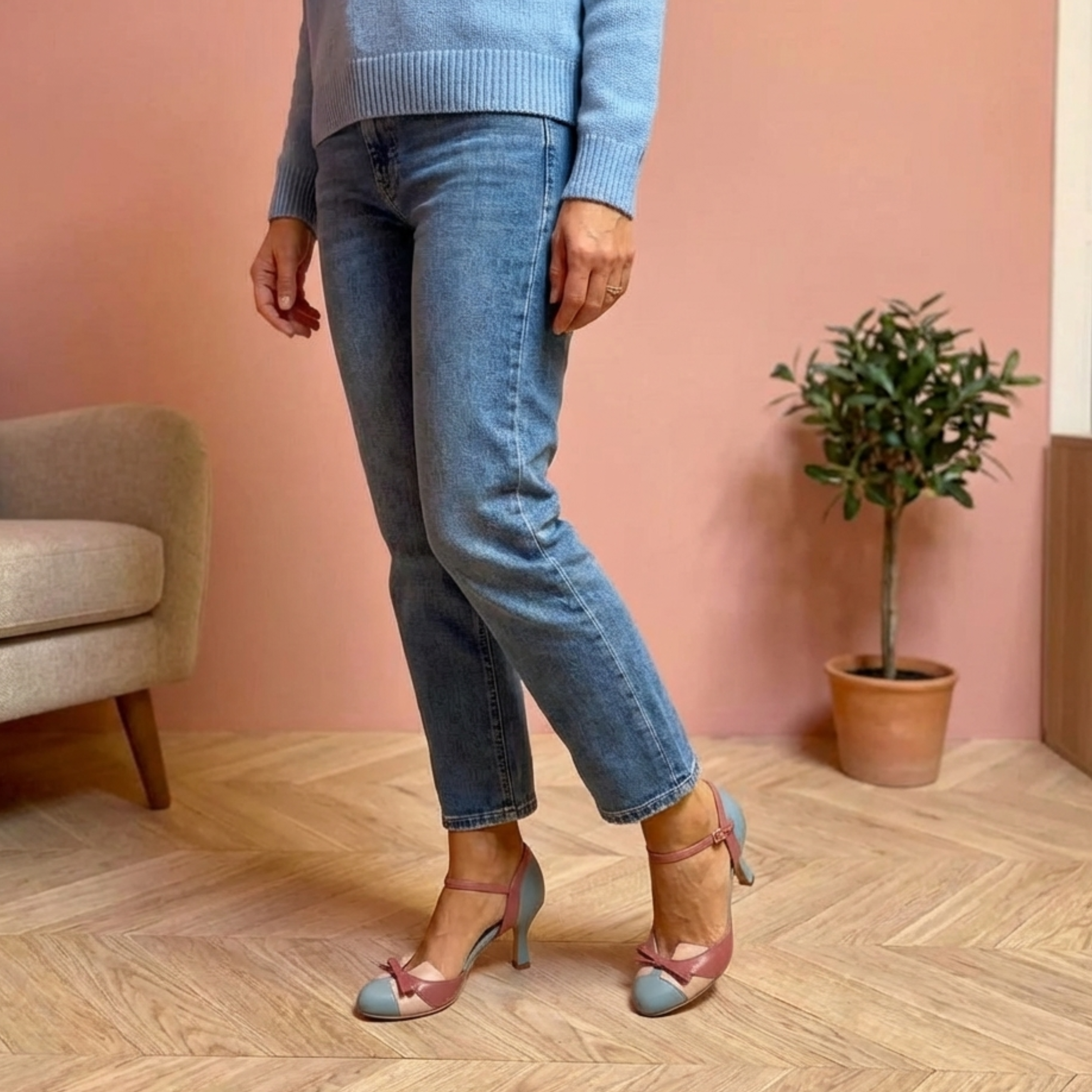 Sandales vintage Vessa de Danoir Paris, en cuir beige avec semelle en caoutchouc, détails élégants et style rétro.