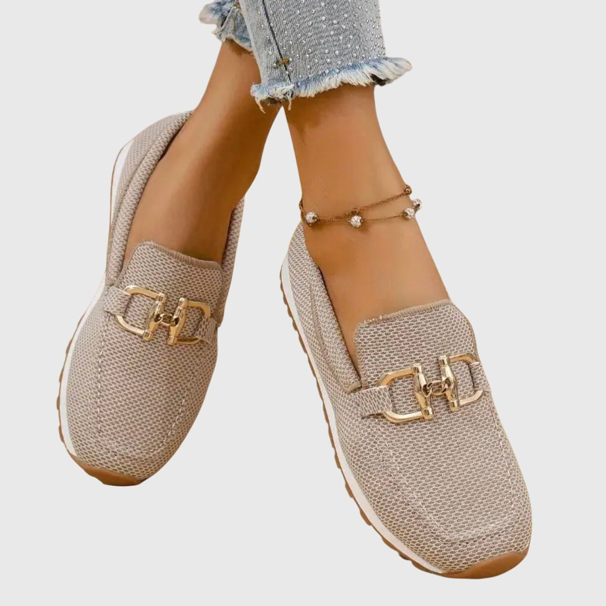 Chaussures orthopédiques Lili de Danoir Paris, baskets loafers beige pour femmes, vue de côté.
