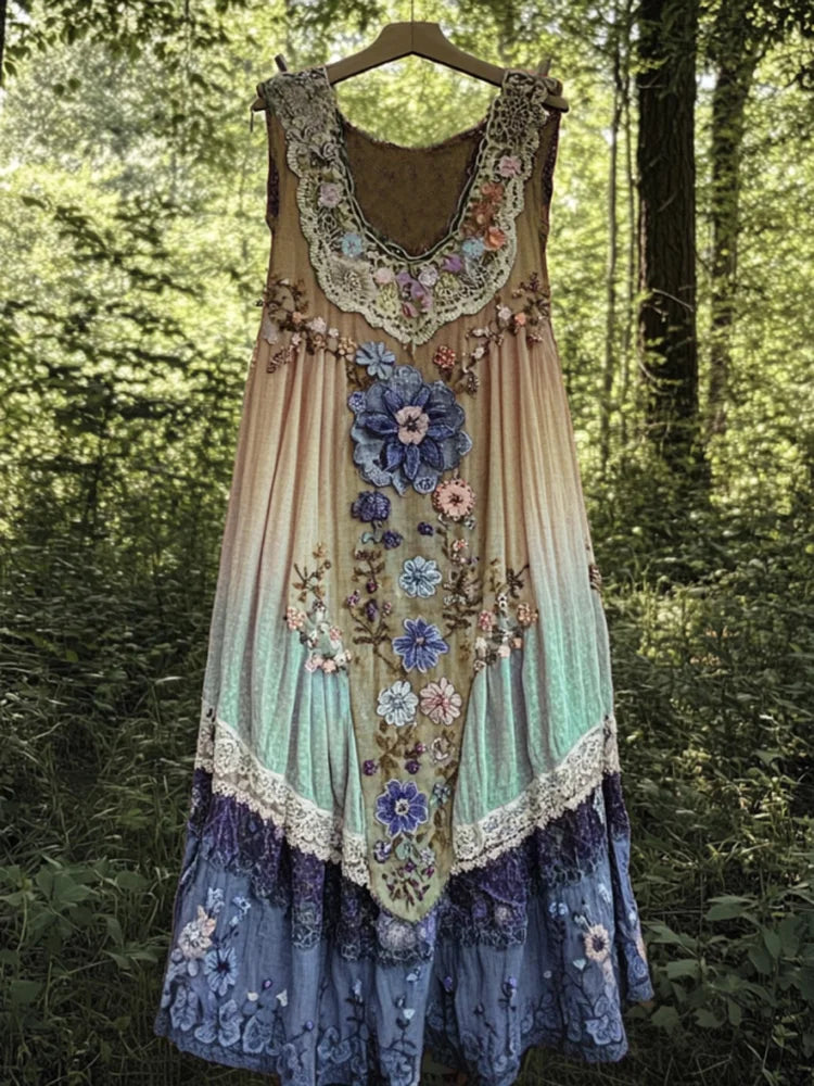 Robe bohème en lin Evabella de Danoir Paris, vêtement fluide avec détails en coton et décolleté élégant, portée estivale.