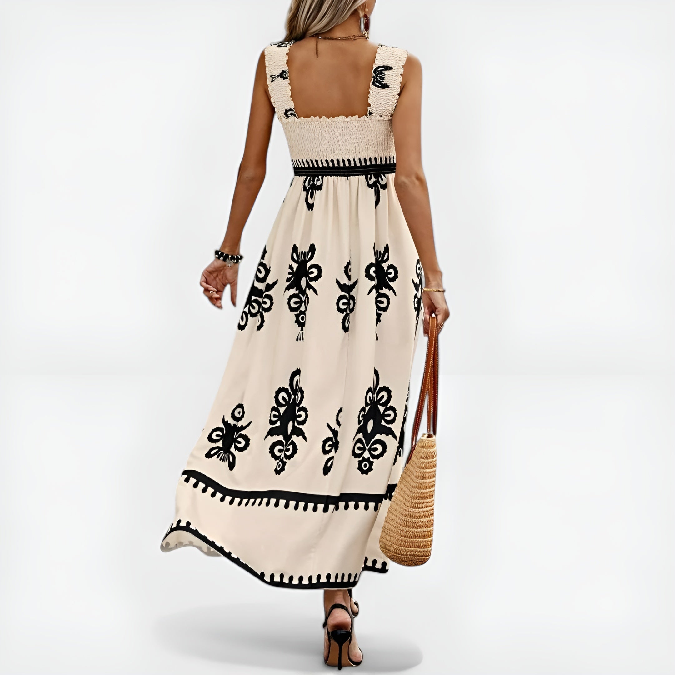 Robe d'été Magda de Danoir Paris avec motifs floraux, coupe fluide et couleurs vives, parfaite pour la saison estivale.