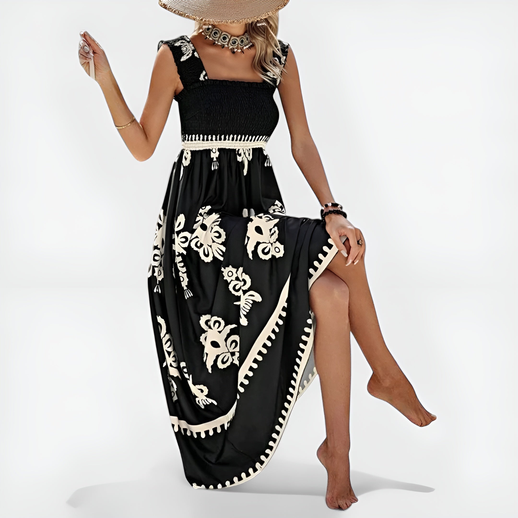 Robe d'été Magda de Danoir Paris, vêtement léger avec motif floral et coupe fluide, portée par une femme dans un décor ensoleillé.
