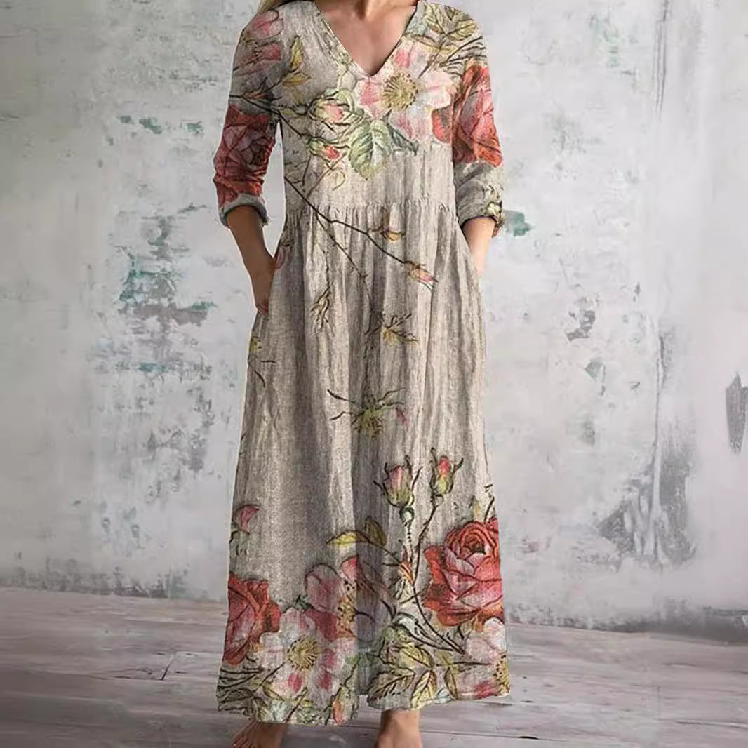 Robe aérienne florale Tamara par Danoir Paris, tissu léger avec motif floral coloré, portée élégamment sur un mannequin.