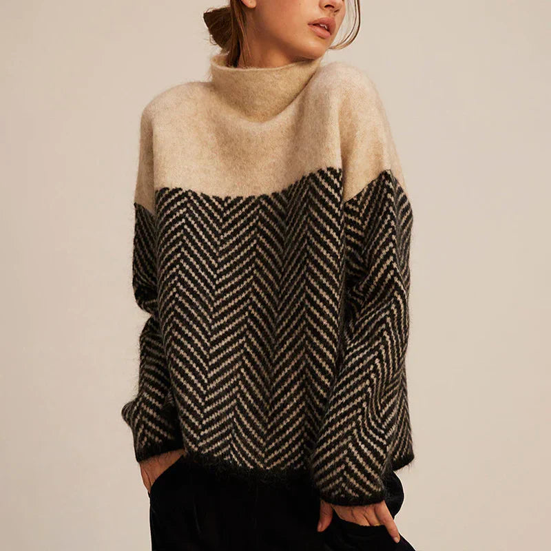 Pull torsadé Danoir Paris Mira, élégant et beige, en taille unique, avec un motif torsadé visible sur le vêtement.