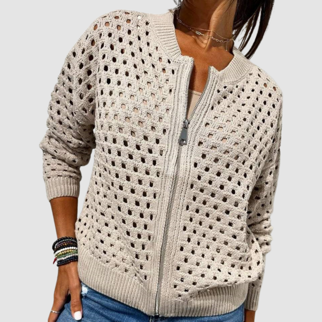 Veste en tricot beige Barbara de Danoir Paris, coupe élégante, détails fins, mode féminine et confortable.