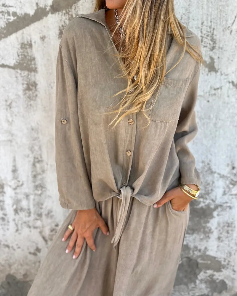 Ensemble de printemps Sara de Danoir Paris, vêtement polyvalent pour femmes, avec veste et pantalon dans des tons pastel.