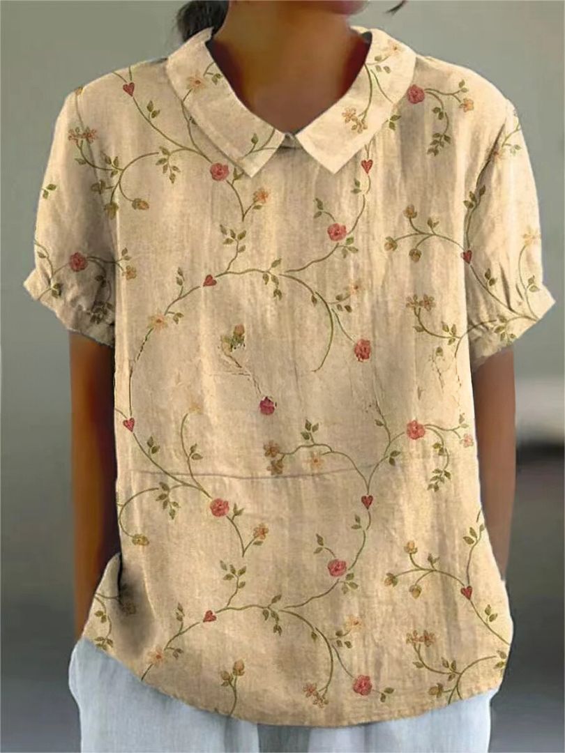 Chemise fleurie élégante Sofia de Danoir Paris, tissu léger avec motif floral coloré, portée avec style et sophistication.