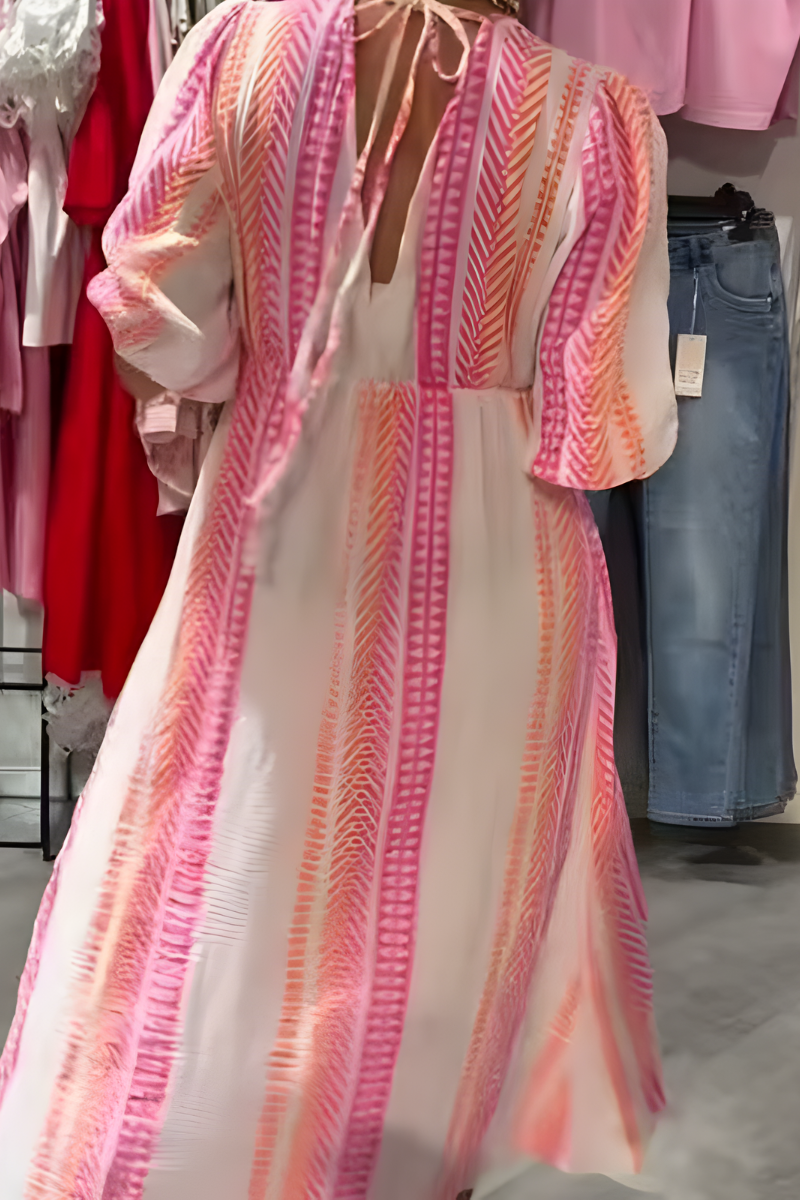 Robe d'été élégante Claudia de Danoir Paris, en tissu léger avec motifs floraux pour femme, vue de face.