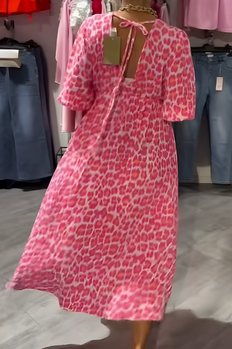 Robe d'été élégante Claudia de Danoir Paris en tissu léger avec détails floraux et coupe fluide.