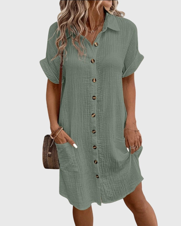 Robe confortable Caroline de Danoir Paris en tissu doux, portée par un mannequin, couleur neutre, style décontracté.