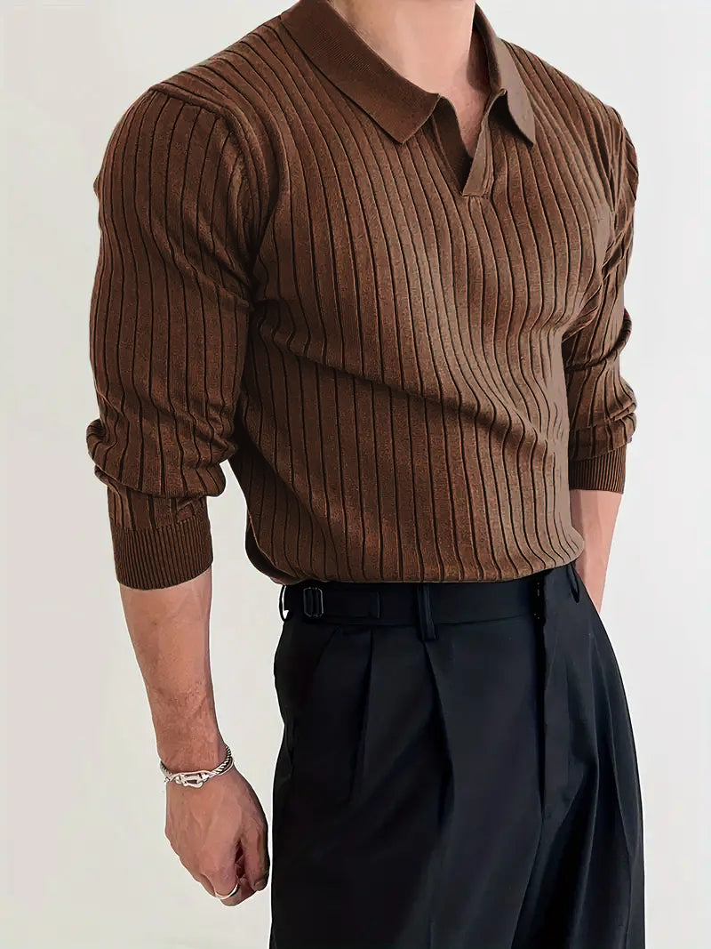 Pull Sogno texturé de Danoir Paris, en brun chaud, porté par un mannequin, montrant la texture douce et le style moderne.